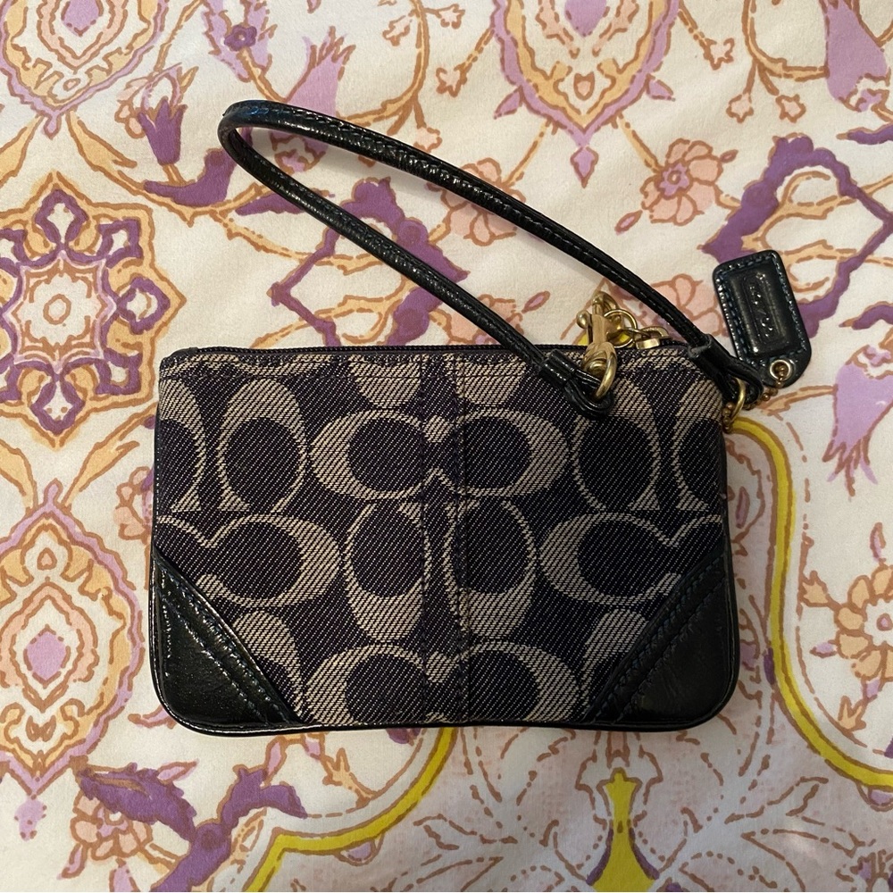 Coach wristlet🌈